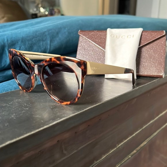 Gucci Tortoise & Gold round Lenses cat eye butterfly floral interiors sunglasses